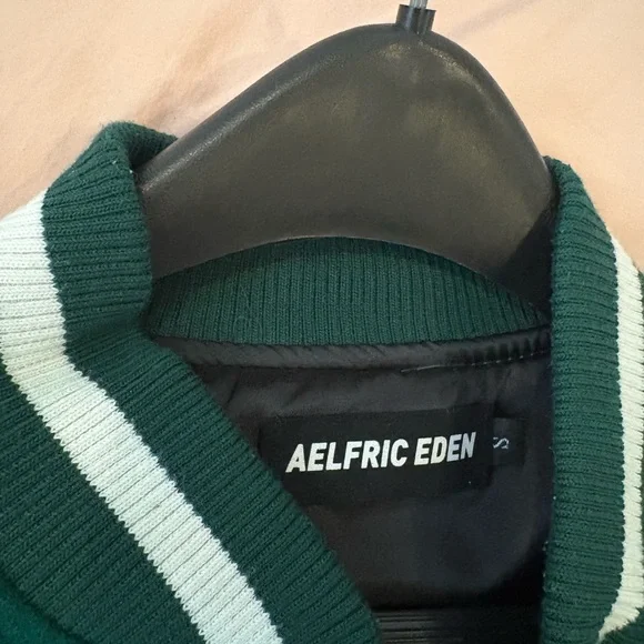 Aelfric Eden Green and White Striped Collar - Picture 3 of 3